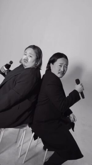 Hong Yun-hwa Instagram - 째즈입니다. 여러분의 혼란을 덜어드리려다 더 깊은 혼돈에 빠지고 돌아왔습니다. 세계관이 붕괴된 느낌이랄까요.. 하지만 멀티버스속 홍째즈는 너무 사랑스러운 분이였어요.. 🥹 홍째즈님께 정말로 깊은 감사를 드립니다.
Thanks to @yunhwahong #조째즈 #홍째즈 #도플갱어