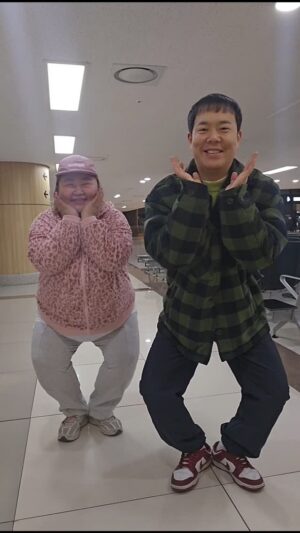 Hong Yun-hwa Instagram - 오랜만에 여행간다고
신났쪄ㅎㅎㅎㅎㅎㅎ
.
#미용마용
#랄라랄라라
#이쁜캐리어협찬감사해유!
#리드볼트