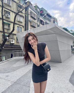 Hsin-Ling Chi Instagram - 台北一鍵變夏天🫠