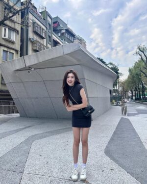 Hsin-Ling Chi Instagram - 台北一鍵變夏天🫠