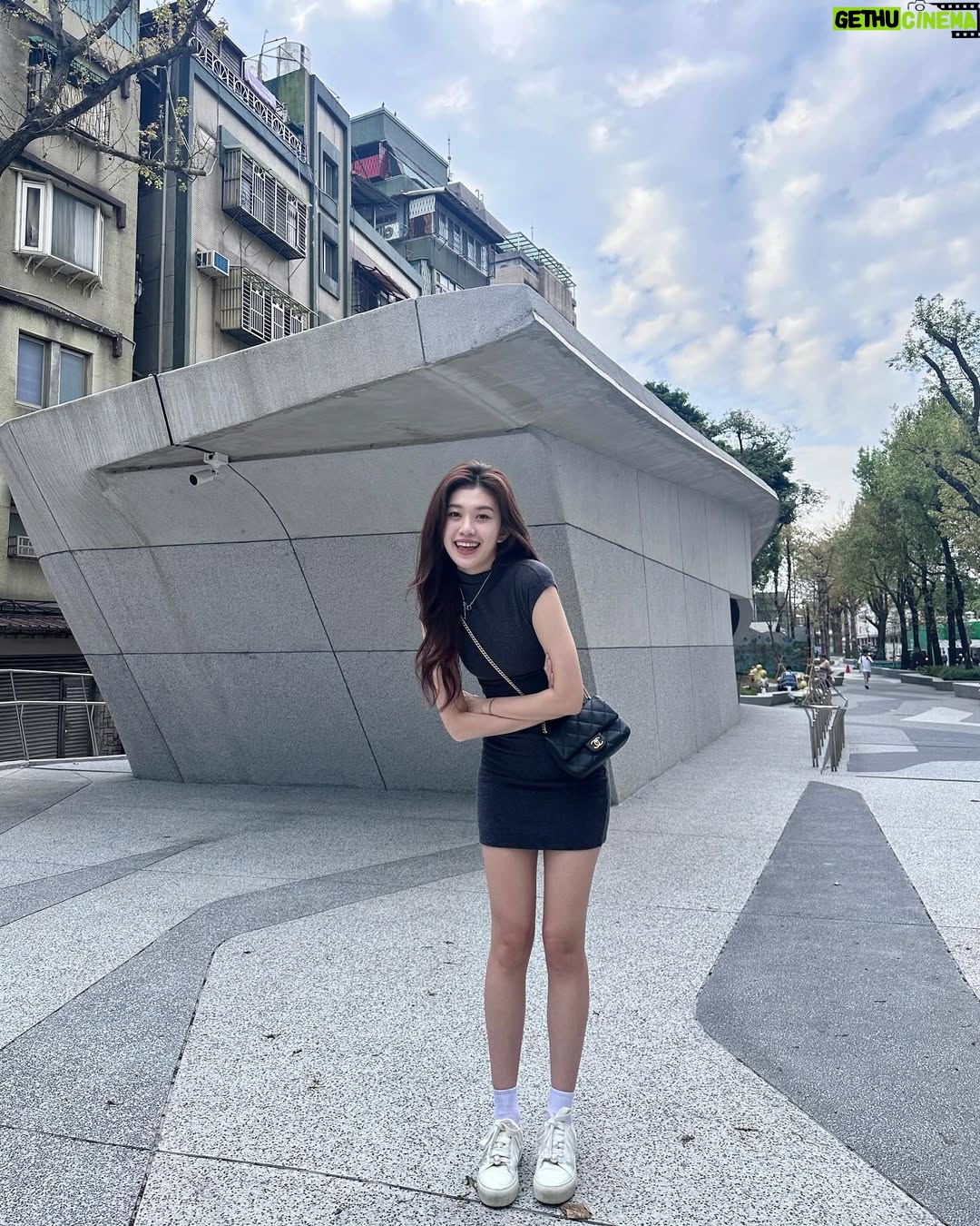 Hsin-Ling Chi - 5.9K Likes - å°åäøéµč®å¤å¤©š«