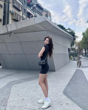 Hsin-Ling Chi Instagram - 台北一鍵變夏天🫠