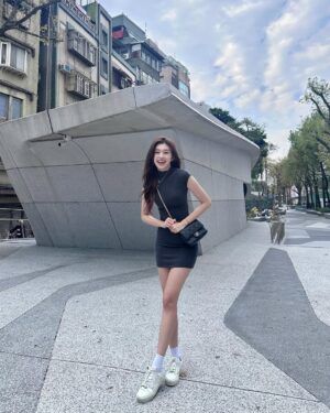 Hsin-Ling Chi Instagram - 台北一鍵變夏天🫠