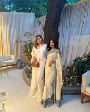 Iffat Rahim Instagram - At @qasimyar grand iftar and what a great host he is❤️