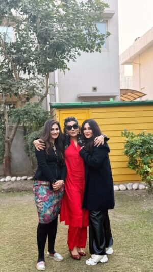 Iffat Rahim Instagram - I love you @ashuuikramm @amina.saif.7
