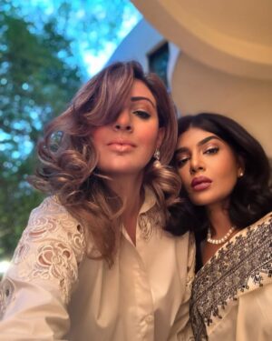 Iffat Rahim Instagram - At @qasimyar grand iftar and what a great host he is❤️