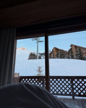 Iliana Papageorgiou Instagram - Frozen in the French Alps ✨🪽