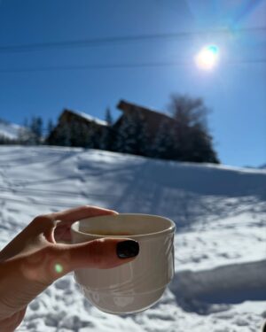 Iliana Papageorgiou Instagram - Frozen in the French Alps ✨🪽