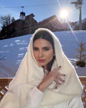 Iliana Papageorgiou Instagram - Frozen in the French Alps ✨🪽