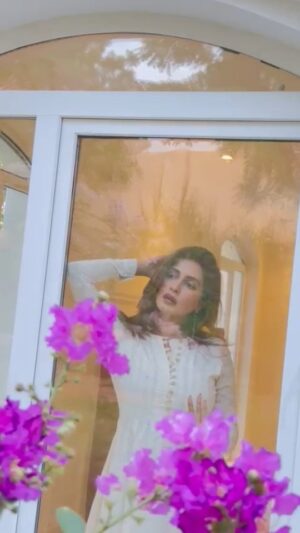 Iman Ali Instagram - @babarbhatti ❤️ 
@hussainbabarofficial 📷 
@makeupbyhussainbabar 💄
@munibnawaz 🤵