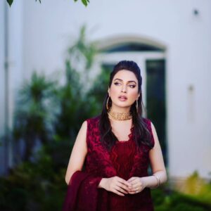 Iman Ali Instagram - Eid mubarik Eid day one 
@imanalyofficial
📸: @waseemphotography 
Makeup :@makeupbyhussainbabar
@We3communications
Dress: @Sairashakira
@bmpk