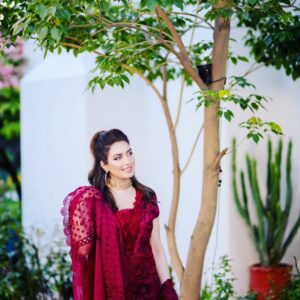 Iman Ali Instagram - Eid mubarik Eid day one 
@imanalyofficial
📸: @waseemphotography 
Makeup :@makeupbyhussainbabar
@We3communications
Dress: @Sairashakira
@bmpk