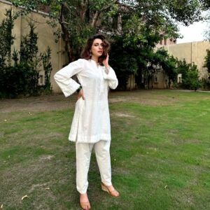 Iman Ali Instagram - Happy independenceday @meembymomina 👗 
@makeupbyhussainbabar 💄 
@hussainbabarofficial 📷