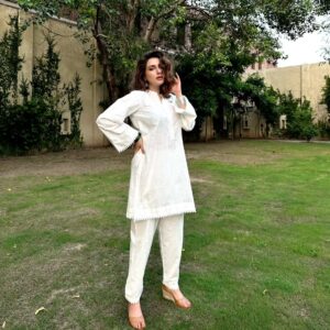 Iman Ali Instagram - Happy independenceday @meembymomina 👗 
@makeupbyhussainbabar 💄 
@hussainbabarofficial 📷