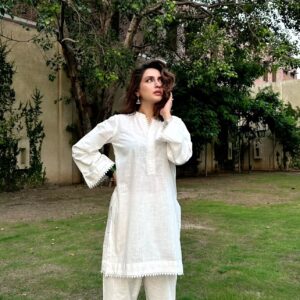 Iman Ali Instagram - Happy independenceday @meembymomina 👗 
@makeupbyhussainbabar 💄 
@hussainbabarofficial 📷