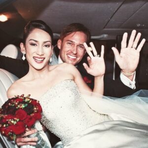Ina Raymundo Instagram - Twenty-two years ago, I married my Prince Charming—the man of my (day)dreams. 
We were destined to have a big, loving family. Sharing with you some of our wedding pictures that I’ve never shared before, and they still bring back the sweetest memories.🥰💜♥️
#dadofmy5kids #blessed #thelookoflove