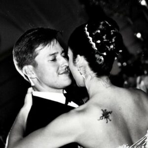 Ina Raymundo Instagram - Twenty-two years ago, I married my Prince Charming—the man of my (day)dreams. 
We were destined to have a big, loving family. Sharing with you some of our wedding pictures that I’ve never shared before, and they still bring back the sweetest memories.🥰💜♥️
#dadofmy5kids #blessed #thelookoflove