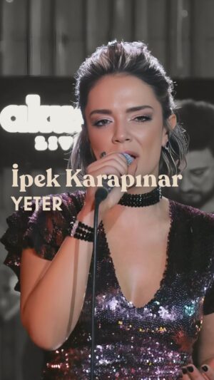 Ipek Karapinar Instagram - İpek Karapınar, “Yeter” yorumu ile Akustikhane’nin yılbaşı özel bölümünde bizlerleydi. 🎄

Sesi ve enerjisiyle yıla harika bir başlangıç yapmıştık! 🎶✨💜