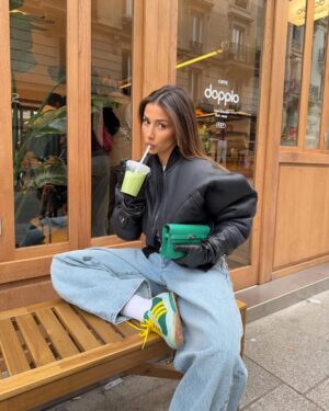 Isabeau Delatour Instagram - Mon look favoris de toute l'année !!! Pas vous ?? 💚 
( la dernière photo 🥹🥹😭)