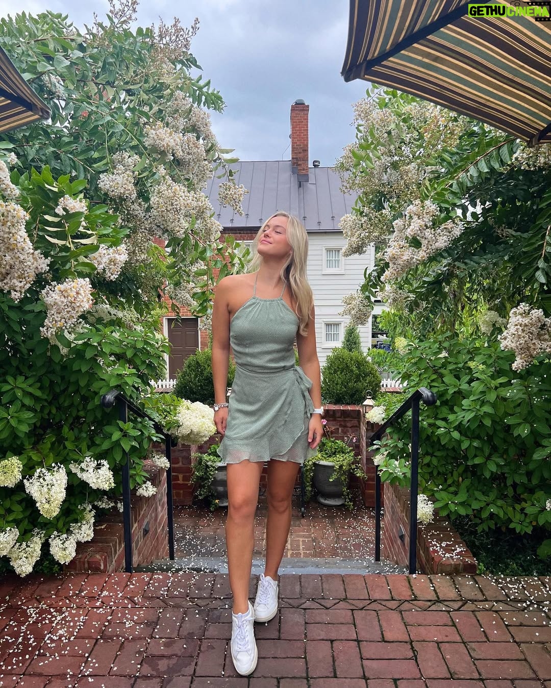 Isabella Alexander - 3.9K Likes - a little adventure 🌾