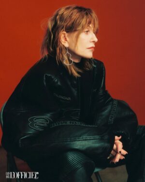 Isabelle Huppert Instagram - Merci L’Officiel China 🌸

DIRECTOR / PHOTOGRAPHER: @michelleduxuan 
EDITOR: @haozheng_hz
STYLIST：@jonathan_huguet
MAKEUP：@morgane_martini @thewallgroup
HAIR：@thibaudsalducci @fortyonestudio_agency
NAIL：@julievillanovanails @walterschupfermanagement
SET DESIGN：@cla.rak

STYLIST ASSISTANT: @michiamorebecca;  Lou Laporte
SET DESIGN ASSISTANT: Juliana Hubner
PHOTO ASSISTANT: Olivier Olivier Colairo;  @joffreymontes

PRODUCER：@siqian_y
CASTING：@mirae_creative
ASSOCIATE PRODUCER：@shuzhuxinhahaha

DOP：@pruszkowski_dop
MUSIC：@frankwoodbridge
CAMERA ASSISTANT：@louis_sciara
GAFFER：@louise.bernard.pallas
POST PRODUCTION: @ldgastines, Xinping Wang