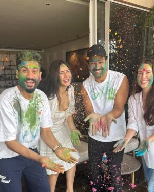 Isabelle Kaif Instagram - Happy Holi 🩷❤️🧡💛💚🩵💙