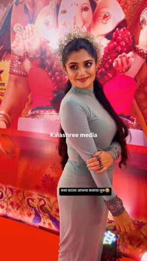 Isha Keskar Instagram - कसा वाटला आपल्या कलाचा लुक😍

#kalashreemedia #StarPravahParivaarPuraskar2025
#StarPravahParivaar #starpravah