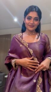 Actress Isha Keskar HD Photos and Wallpapers March 2025