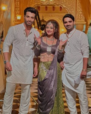Ishita Ganguly Instagram - On screen VILLAN'S  are often off screen GEM'S they say ... 
 I am glad that i found 2 of them 😌🧿

Grateful to have you as my co-actor & now as friends  guys🤗
@gauravsavita_official @ishita.gangopadhyay2012 

keep watching "bade haveli ki choti thakurain "  mon- sat  9 pm only on @shemarooumang 🎬