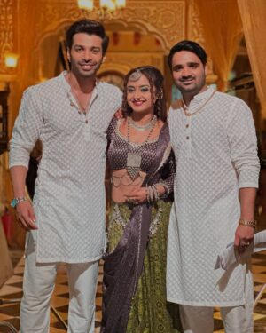 Ishita Ganguly Instagram - On screen VILLAN'S  are often off screen GEM'S they say ... 
 I am glad that i found 2 of them 😌🧿

Grateful to have you as my co-actor & now as friends  guys🤗
@gauravsavita_official @ishita.gangopadhyay2012 

keep watching "bade haveli ki choti thakurain "  mon- sat  9 pm only on @shemarooumang 🎬