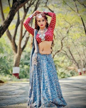 Ishita Ganguly Instagram - “Woah chilli on the track”______🌶️🔥😎🧿✨

#chamkili ___🧿🦂♥️ 

📷 ✨

Pc:  @nishtha_rajendra_tiwari ♥️🧿😎 
 
#keepwatching #badihavelikichhotithakurain #mondaytosaturday #9pm  @shemarooumang ♥️🧿