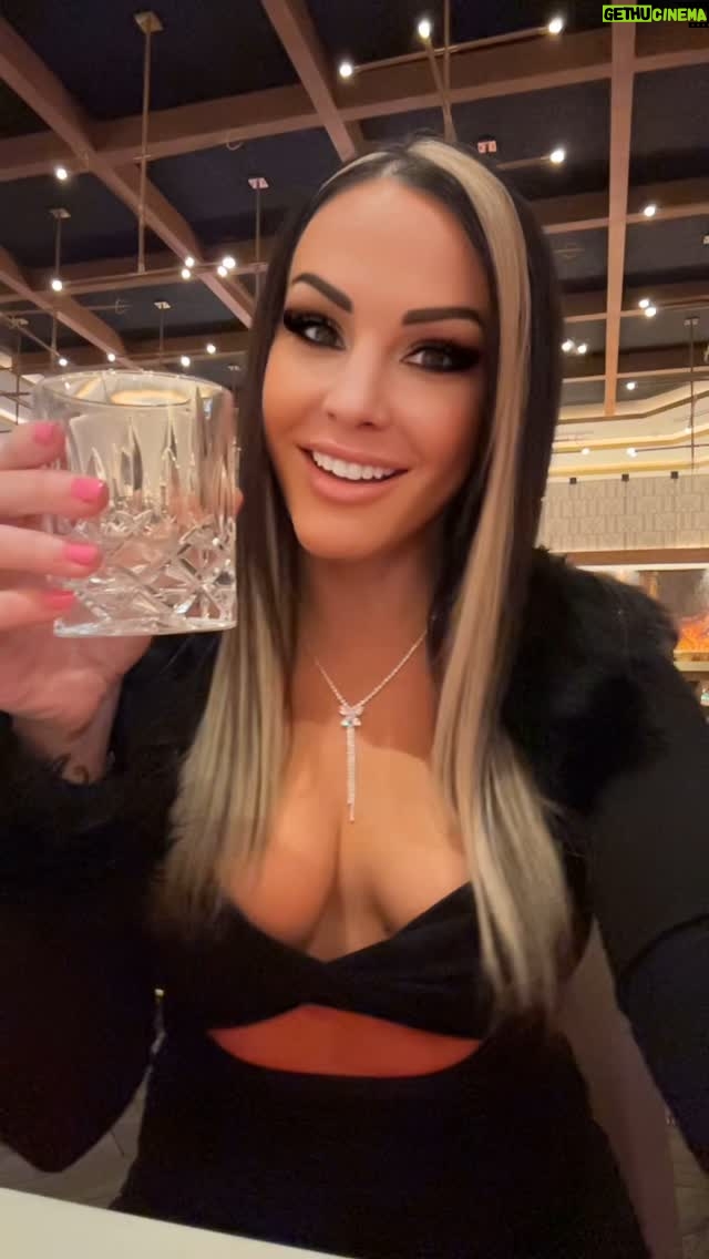 Jamie Szantyr - 9K Likes - La vida, Tequila. ππ₯ π
Salud, @patron!