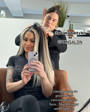 Jamie Szantyr Instagram - New hair, who dis?? 🔥 
Swipe ⬅️ for the befores and afters. 

Ever since I met @paintandstyles 3 years ago, she’s been delivering absolute hair magic every time I sit in her chair! We have been on this hair journey together since we met, and she perfects it every time.

We got rid of the old, and in with the new. A complete hair refresher with longer, and blonder than ever hair extensions. I’m literally obsessed. She’s amazing!

If you’re in Connecticut, go see her at her very own salon, @vxnsalon in West Hartford. She specializes in everything, especially @invisiblebeadextensions and custom colors and cuts. Whatever you want she can do. 
And it’s always such good vibes in her salon. 🖤