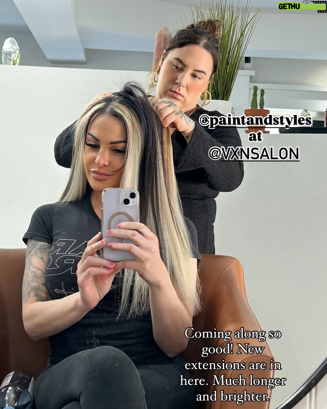 Jamie Szantyr - 9.4K Likes - New hair, who dis?? π₯
Swipe β¬
οΈ for the befores and afters.
Ever since I met @paintandstyles 3 years ago, sheβs been delivering absolute hair magic every time I sit in her chair! We have been on this hair journey together since we met, and she perfects it every time.
We got rid of the old, and in with the new. A complete hair refresher with longer, and blonder than ever hair extensions. Iβm literally obsessed. Sheβs amazing!
If youβre in Connecticut, go see her at her very own salon, @vxnsalon in West Hartford. She specializes in everything, especially @invisiblebeadextensions and custom colors and cuts. Whatever you want she can do.
And itβs always such good vibes in her salon. π€