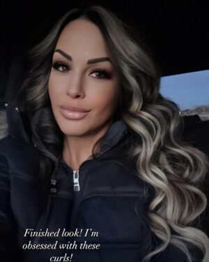 Jamie Szantyr Instagram - New hair, who dis?? 🔥 
Swipe ⬅️ for the befores and afters. 

Ever since I met @paintandstyles 3 years ago, she’s been delivering absolute hair magic every time I sit in her chair! We have been on this hair journey together since we met, and she perfects it every time.

We got rid of the old, and in with the new. A complete hair refresher with longer, and blonder than ever hair extensions. I’m literally obsessed. She’s amazing!

If you’re in Connecticut, go see her at her very own salon, @vxnsalon in West Hartford. She specializes in everything, especially @invisiblebeadextensions and custom colors and cuts. Whatever you want she can do. 
And it’s always such good vibes in her salon. 🖤