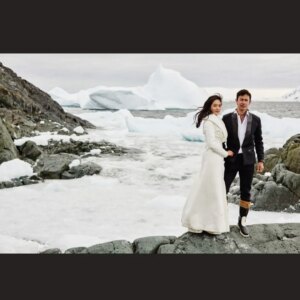 Janet Hsieh Instagram - A few penguins crashed our wedding. 有幾個（很多個）企鵝加入我們的南極婚禮🐧🐧🐧🐧🐧
Amazing photos by @nickonken