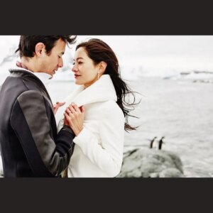 Janet Hsieh Instagram - A few penguins crashed our wedding. 有幾個（很多個）企鵝加入我們的南極婚禮🐧🐧🐧🐧🐧
Amazing photos by @nickonken