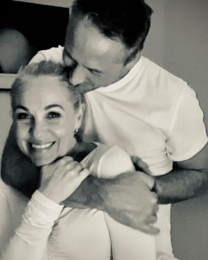 Janne Formoe Instagram - Du er ikke bare verdens beste kjæreste, du er også min personlige Wikipedia – Takket være deg vet jeg nå ting jeg aldri trodde jeg trengte å vite (men som visstnok er veldig viktig). Takk for at du er hjertet mitt. 

Happy Valentine ♥️