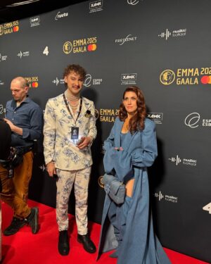 Jannika Wirtanen Instagram - Ilmees, kun saat kuulla, että Kauniita lauseita porskuttaa Spotifyn top 50 ja on striimannut jo yli 100.000 kertaa muutamassa päivässä.