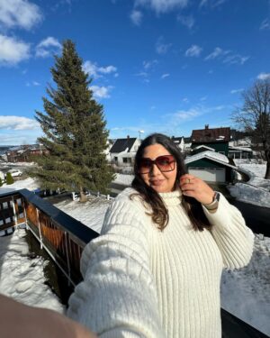 Jasmine Sidhu Instagram - “Norway’s snowy landscapes are straight out of a fairytale! ❄️✨

.
.
.
.
(Norway, Gjovik, Oslo Sentralstasjon, Oslo snow, travel blogger) 
#sidhuxnorway #visitoslo #norway #travelblogger #travelphotography #comewithme