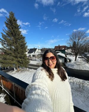 Jasmine Sidhu Instagram - “Norway’s snowy landscapes are straight out of a fairytale! ❄️✨

.
.
.
.
(Norway, Gjovik, Oslo Sentralstasjon, Oslo snow, travel blogger) 
#sidhuxnorway #visitoslo #norway #travelblogger #travelphotography #comewithme
