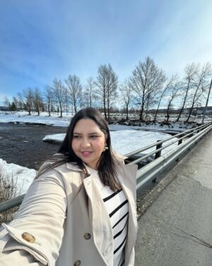 Jasmine Sidhu Instagram - Lost in the tranquility of Norway’s breathtaking lakes. 🫧

.
.
.
.
.
.
#jazzfoodtravelshop #gjøviknorway #norwaytravel 
(Norway, Norway lakes, Travel to Norway)