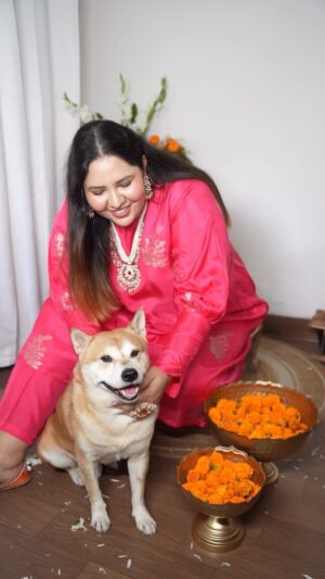 Jasmine Sidhu Instagram - Shooting content with my sohna putt 🐕

.
.
.
.
.
.
.
#shiba #shibastagram #shibalove #shibainu #shibamania #dogmom #jazzfoodtravelshop