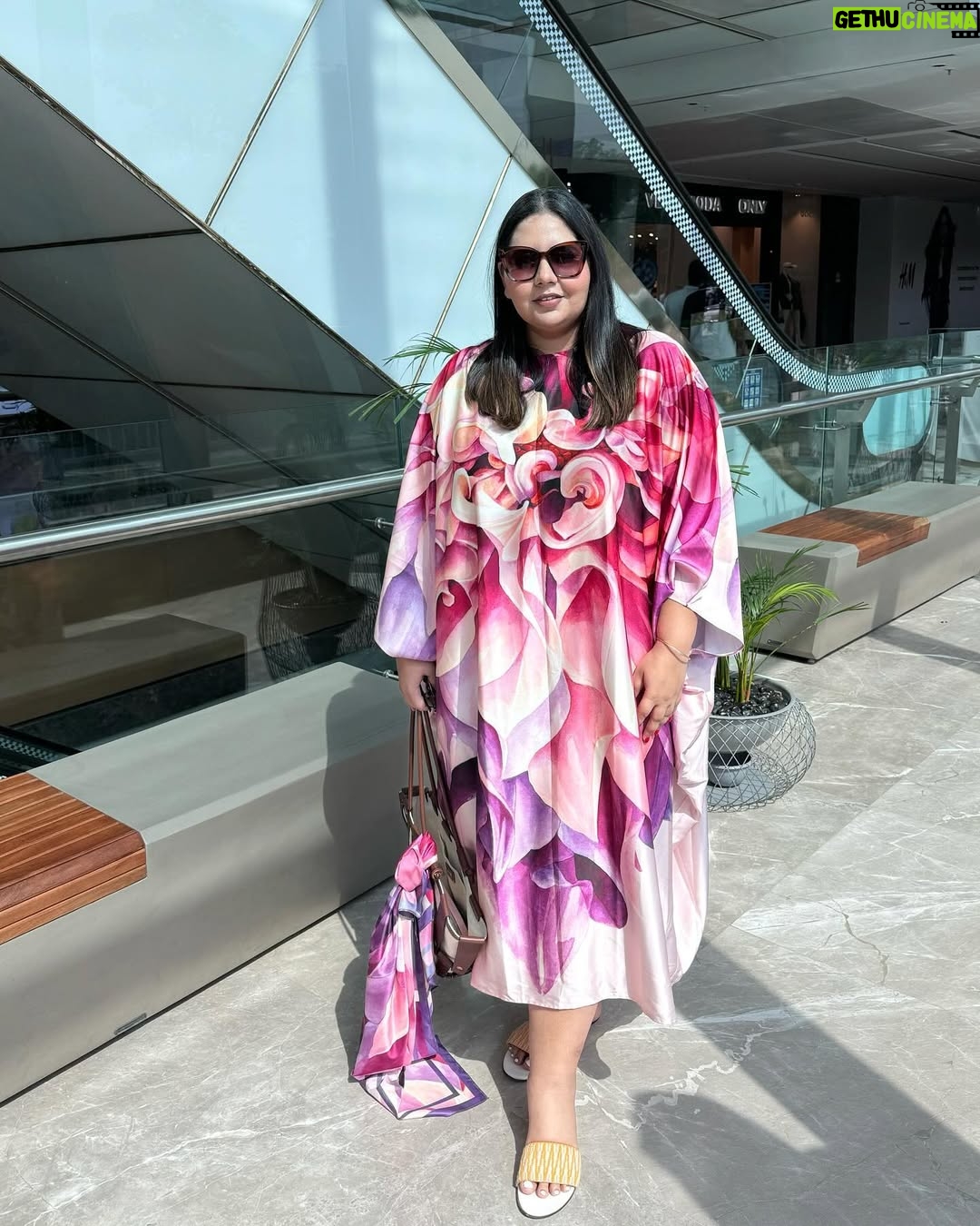 Jasmine Sidhu - 3 Likes - Embracing the city vibes in my comfy kaftan! #CityLife ✨
.
.
.
.
.
.
.
#jazzfoodtravelshop #citylife #cityscape #newyorkcity #chandigarhblogger #chandigarh #plussize #plussizebeauty #plussizemodel #plussizeindia
