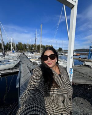 Jasmine Sidhu Instagram - Wrapping up the year with love and laughter! ❤️

(December in Norway, Norway holidays, aurora lights)