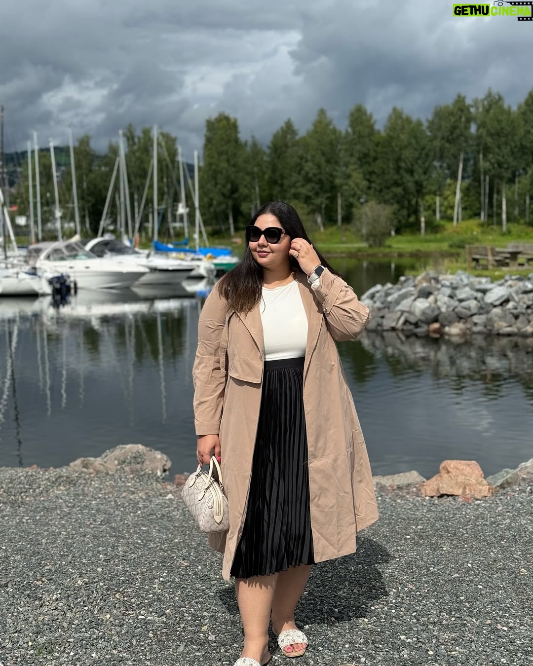 Jasmine Sidhu - 3 Likes - Delve into the serene expanse of Gjovik’s picturesque lake, where the reflective waters mirror the beauty of the surrounding landscape, creating a symphony of tranquility and natural splendor.
#hellonorway #visitnorway #visitislo #beautyobsessed #gjøvik #gjøviksentrum #oslonorway #sidhuxnorway #summervibes #summerinnorway #blooming