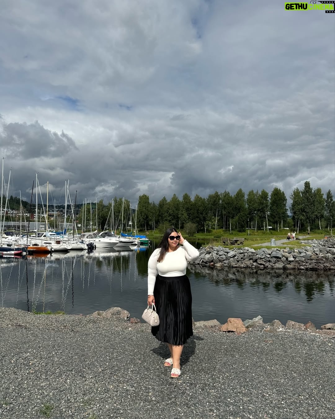 Jasmine Sidhu - 3 Likes - Delve into the serene expanse of Gjovik’s picturesque lake, where the reflective waters mirror the beauty of the surrounding landscape, creating a symphony of tranquility and natural splendor.
#hellonorway #visitnorway #visitislo #beautyobsessed #gjøvik #gjøviksentrum #oslonorway #sidhuxnorway #summervibes #summerinnorway #blooming