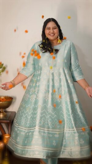 Jasmine Sidhu Instagram - Wrapped in tradition and festive vibes 🪔✨ 

.
.
.
.
.
#FestiveFeels #EthnicWear #jazzfoodtravelshop #diwali #diwalivibes✨ #diwalioutfit #diwalidecorations #diwaliparty #diwalipartyoutfit #plussizebeauty #plussizeblogger #plussizediwalioutfit