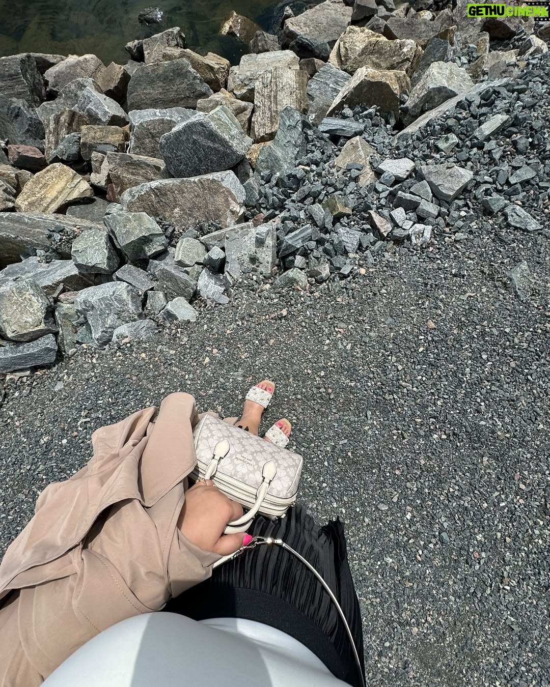 Jasmine Sidhu - 3 Likes - Delve into the serene expanse of Gjovik’s picturesque lake, where the reflective waters mirror the beauty of the surrounding landscape, creating a symphony of tranquility and natural splendor.
#hellonorway #visitnorway #visitislo #beautyobsessed #gjøvik #gjøviksentrum #oslonorway #sidhuxnorway #summervibes #summerinnorway #blooming