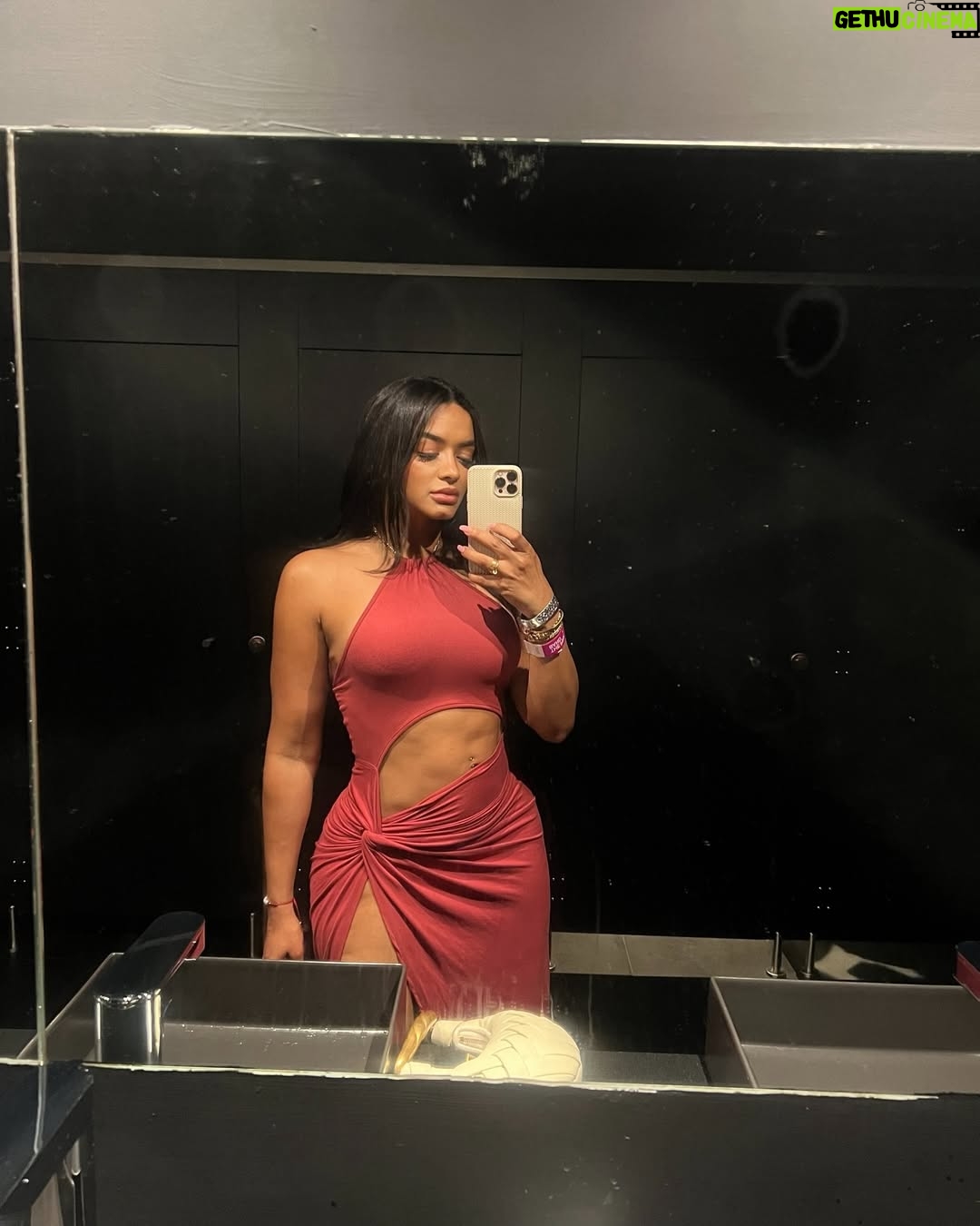 Jassym Lora - 15.8K Likes - The way I go from obsessed to completely disinterested is fascinating..